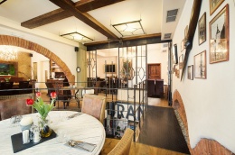 Interior of the restaurant and pizzeria Ponte di Pietra